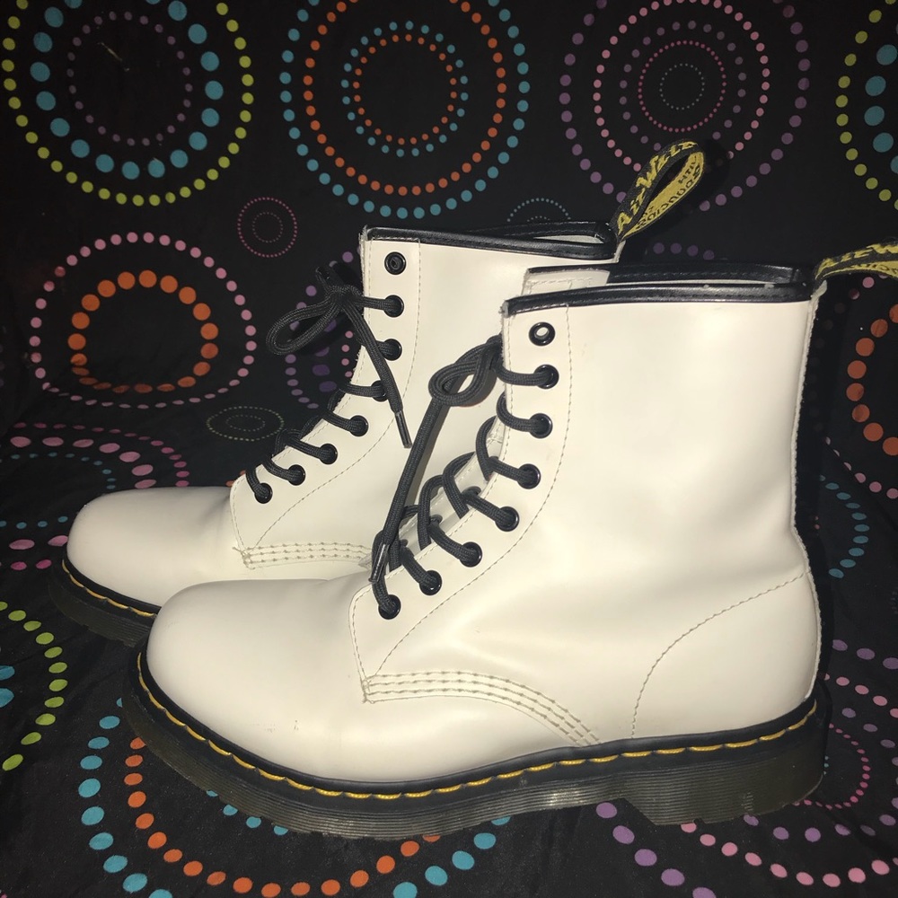 Dr. Martens 8 eye Lace up White boots